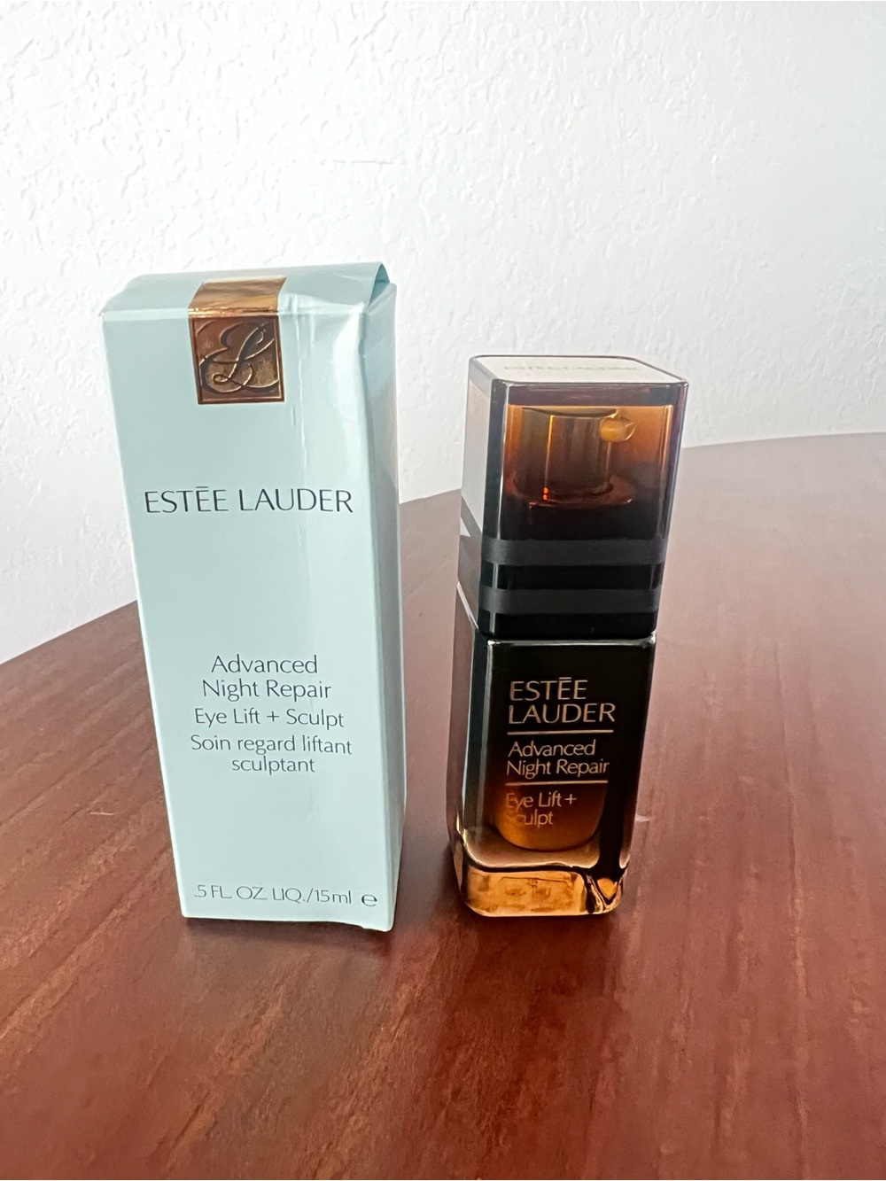 Estee Lauder Advanced Night Repair Eye Lift + Sculpt - Picture 3 of 4